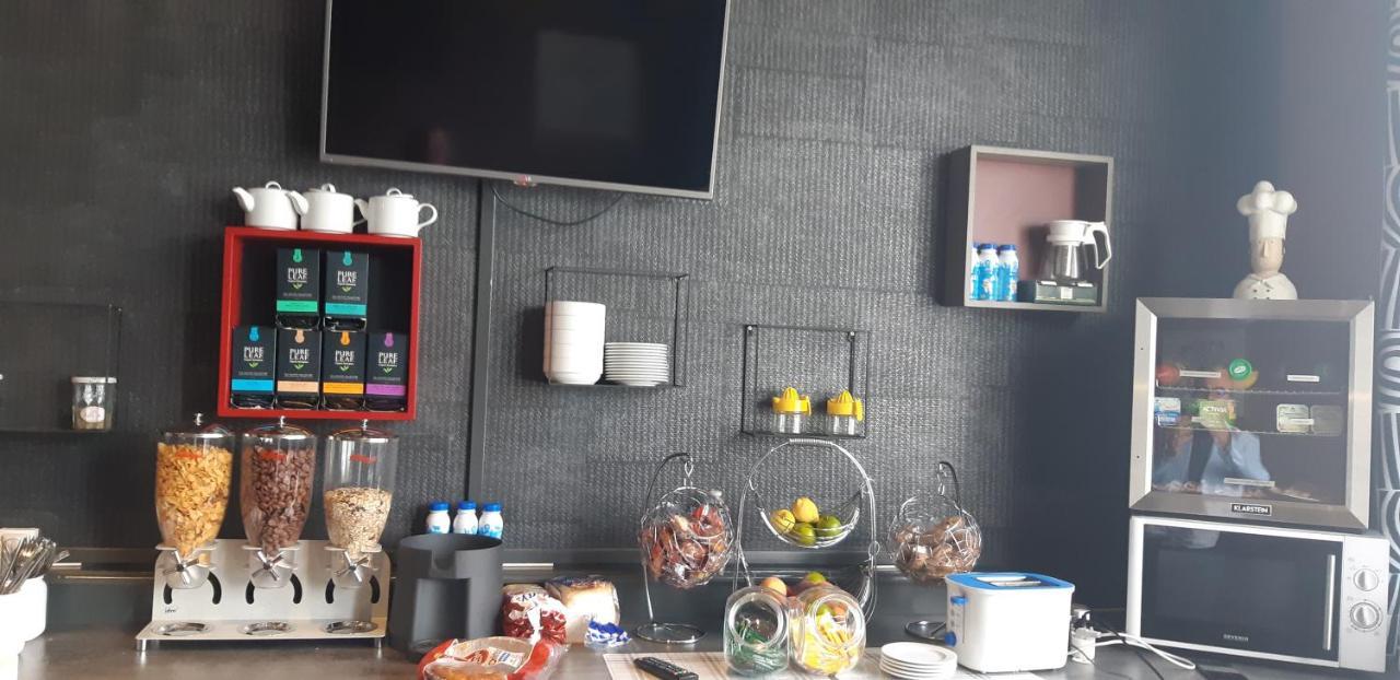 Logis Hotel-Restaurant Le Grand Cerf Ernée 외부 사진