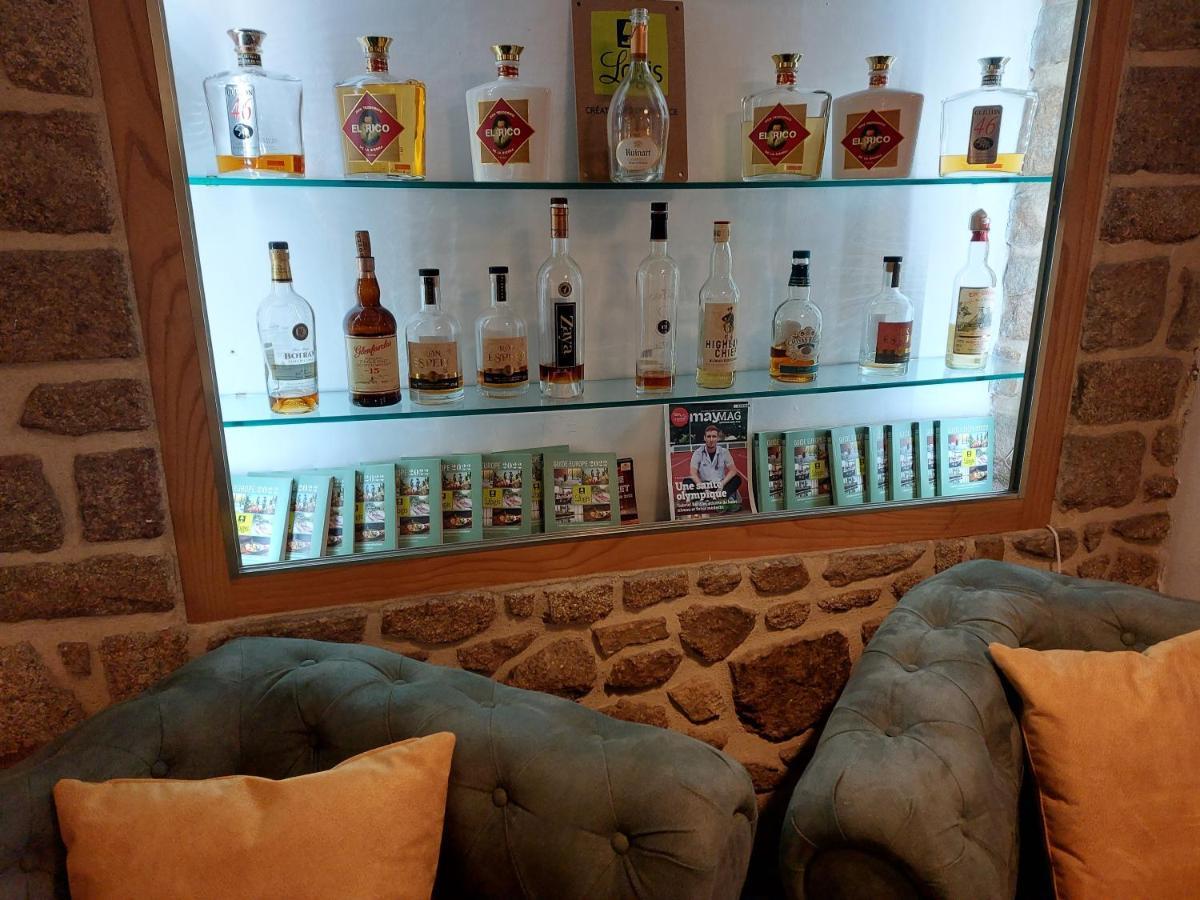 Logis Hotel-Restaurant Le Grand Cerf Ernée 외부 사진