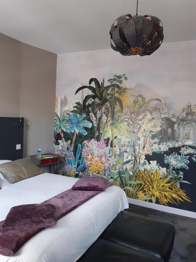 Logis Hotel-Restaurant Le Grand Cerf Ernée 외부 사진